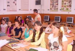 Şcoala nr.7 Dorohoi :Jocuri distractive şi dansuri populare la Şcoala de vară