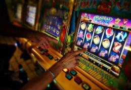 Un bărbat din Iași a jucat la păcănele banii primiți de la Uniunea Europeană