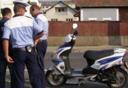 Pe moped la 19 de ani, fără permis. Tânăr din Brăieşti, cerctetat de polițiști