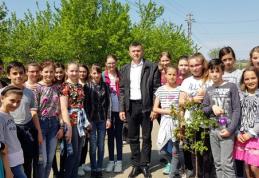 Ibănești: „Fii om, plantează un pomișor!” - FOTO