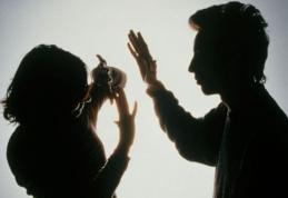 Bărbat reţinut pentru violenţă în familie