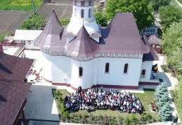 Conferință, momente artistice și multă voie bună la întâlnirea Tinerilor Ortodocși din Protopopiatul Dorohoi - VIDEO / FOTO