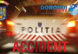 Inconstiență la volan! A intrat cu mașina într-un copac și a fugit de la locul accidentului lăsând acolo pasagerul pe scaunul dreapta faţă