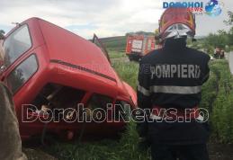 Accident la ieșirea din Dorohoi! O mașină s-a răsturnat în afara părții carosabile la Stracova - FOTO