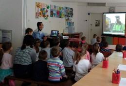 Activităţi preventive ale poliţiştilor rutieri în săptămâna prevenirii criminalităţii - FOTO