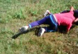 Dosar penal și mandat de reținere după ce doi consăteni s-au bătut pentru o palmă de pământ