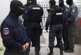 Percheziţii desfăşurate de poliţişti pe raza comunei Cristineşti, la persoane cercetate pentru comiterea de tâlhării