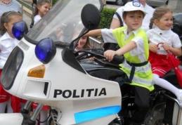 Polițiști în mintea copiilor: Activităţi a polițiștilor cu ocazia zilei de 1 IUNIE