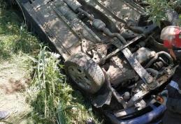 ACCIDENT! Mașină răsturnată pe cupolă la Smârdan - FOTO