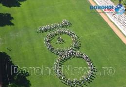 Logo-ul centenarului! Elevii Liceului „Regina Maria” Dorohoi sărbătoresc România Mare și de ziua lor - FOTO