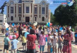 Zilele Copilului Dorohoi 2018: Desene pe asfalt, suflete de copii, baloane, zâmbete și culoare - FOTO