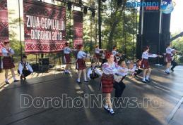 Spectacol oferit de copiii veseli și talentați din unitățile de învățământ dorohoiene - FOTO