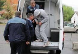 Nu i-au plăcut „gratiile” de acasă. Un adolescent de 17 ani a încălcat măsura arestului la domiciliu şi a fost arestat preventiv