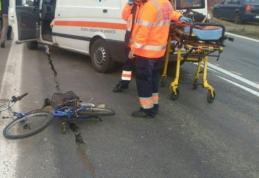 Atenţie, biciclist băut! Un bărbat s-a rănit după ce s-a dezechilibrat şi a căzut pe carosabil