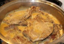 Carne de porc cu ciuperci în sos de muștar