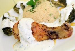 Pui la cuptor cu sos de iaurt