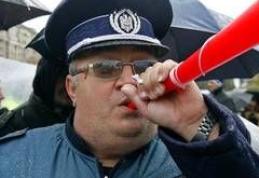 Propunere legislativă: Poliţiştii burtoşi să fie concediaţi