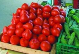 Motivul uluitor pentru care NU trebuie să mai cumperi roşii „cu moţ”