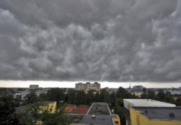 Avertizare meteo! Cod portocaliu și cod galben de ploi torențiale în toată țara