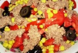 Salată de ton cu roşii şi măsline