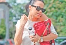 Andreea Raicu la 34 de ani: faţă creponată şi mâini de bătrână