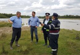 Localităţile aflate pe malul Prutului, vizitate de prefect - FOTO