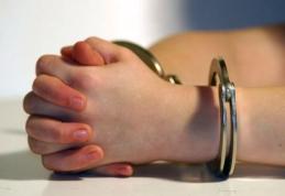 Minor arestat preventiv pentru comiterea mai multor infracţiuni