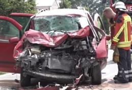 Accident grav în Germania: 7 români au fost răniți după ce au intrat cu mașina într-un tractor
