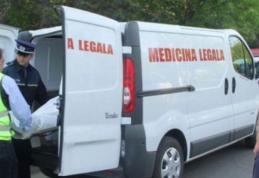 A băut până a murit! O tânără de 35 de ani a fost descoperită moartă de către vecini!