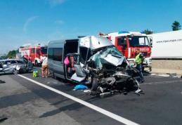 Opt români răniţi într-un accident grav produs în Austria între un microbuz şi un autoturism înmatriculate în România