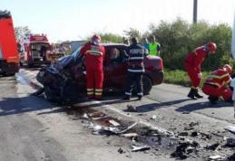 ACCIDENT GRAV! Un șofer de 19 de ani din Dorohoi, a intrat pe contrasens și a lovit în plin o maşină care circula regulamentar