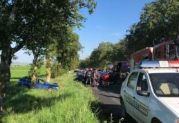 A produs un accident, apoi și-a văzut de drum. În urmă au rămas trei mașini avariate și două victime