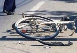 Biciclist amețit de aburii alcoolului lovit de un autoturism la Vârfu Câmpului