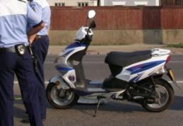 Dosar penal pentru un scuterist prins fără permis la Vârfu Câmpului