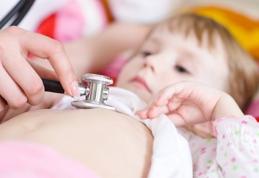 ATENŢIE. Afecţiunea verii care te poate trimite cu copilul la urgenţă
