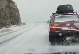 Cea mai înaltă şosea din ţară, acoperită cu un  strat de grindină