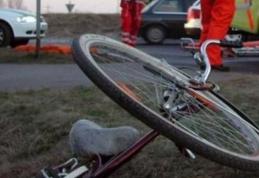 Biciclist trântit pe asfalt de un autoturism. Şoferul vinovat era băut și a fugit de la locul accidentului