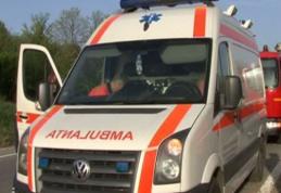 Doi copii și o femeie băgați în spital de o șoferiță neatentă