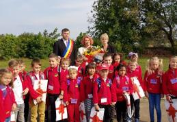 IBĂNEȘTIUL la început de an școlar” „Educația este puntea dintre Întuneric și Lumină! - FOTO