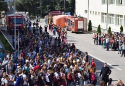 Exercițiu de amploare a pompierilor botoșăneni la Liceul „Demostene Botez” Trușești - FOTO