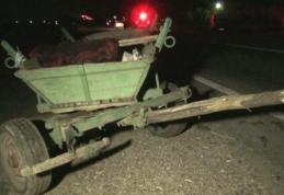 Accident cu doi răniţi din cauza unei căruţe nesemnalizate, care circula pe un drum european