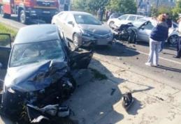 Botoşănean implicat într-un carambol produs între trei maşini, la intrarea în Suceava