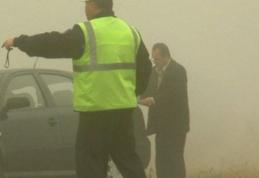 Grav accident de circulatie din cauza unei căruțe oprite în stradă și a ceții. Două persoane au ajuns la spital