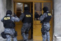 PERCHEZIȚII la spărgători de locuințe. Mascații au descins la un CUIB DE HOȚI din Botoșani