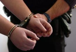 Doi tineri arestați preventiv pentru furt calificat