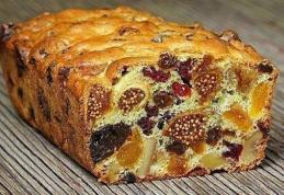 Chec delicios cu fructe uscate