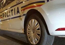 Tânăr fără permis de conducere reţinut de poliţişti după ce a provocat un accident cu mașina pe care a furat-o dintr-o spălătorie