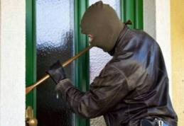 Bărbat cercetat pentru furt după ce a sustras mai multe bunuri din casa unei femei din Viișoara