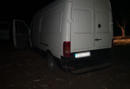 Urmărire ca în filme cu focuri de armă şi reţinerea a 52.000 de pachete cu ţigări de contrabandă la frontiera cu Moldova - FOTO