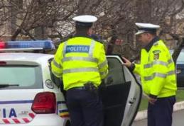 A fugit de polițiști și și-a abandonat mașina pentru că nu avea permis de condcere